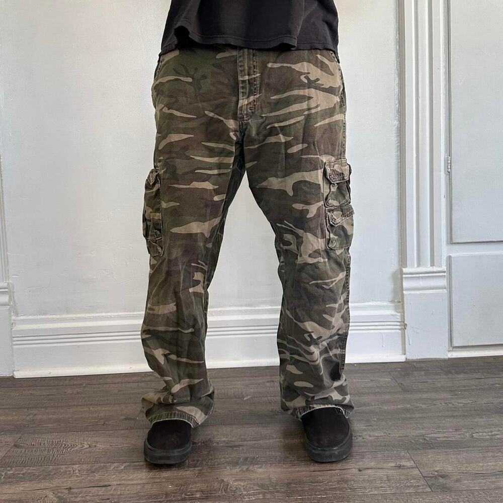 Vintage 00s Baggy Woodland Camo Wrangler Faded Cargo Pants